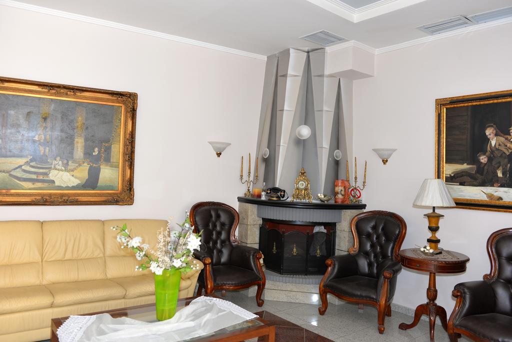 Kyridis Hotel Komotini Buitenkant foto